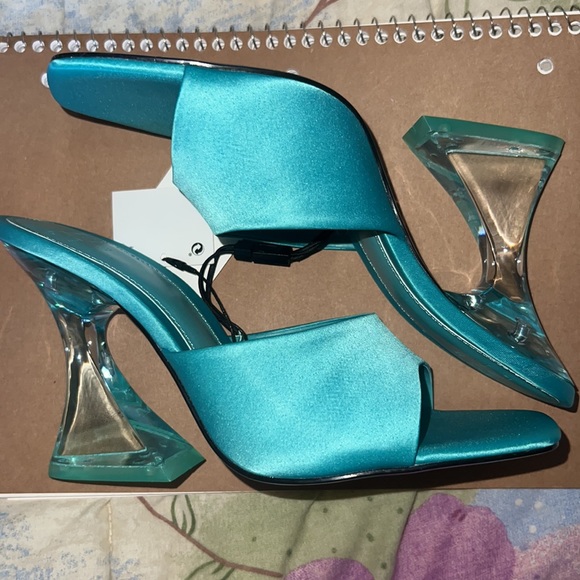 New aqua blue heels with clear heel - Picture 2 of 9